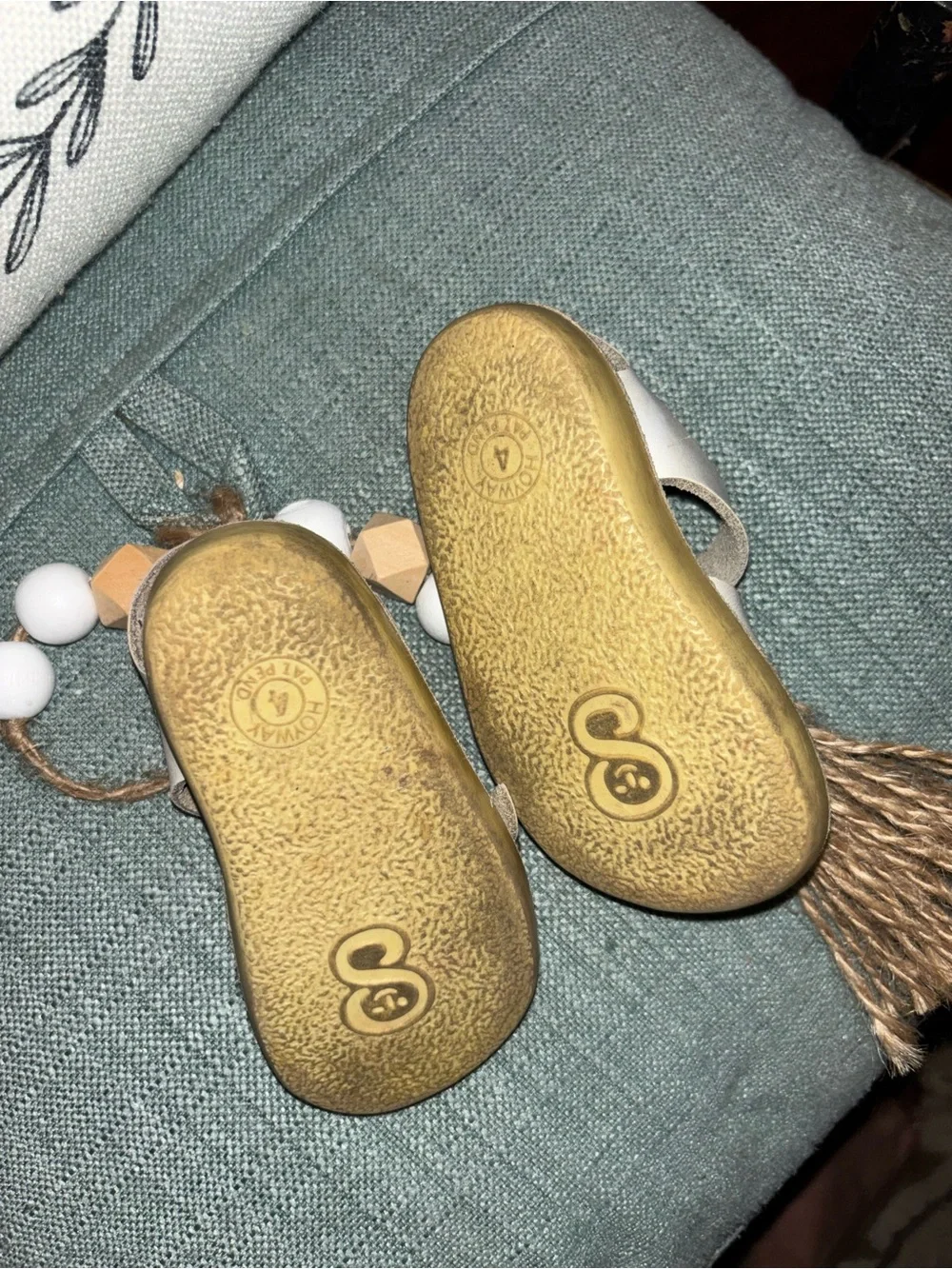 Toddler Cream Leather Double-Buckle Sandals